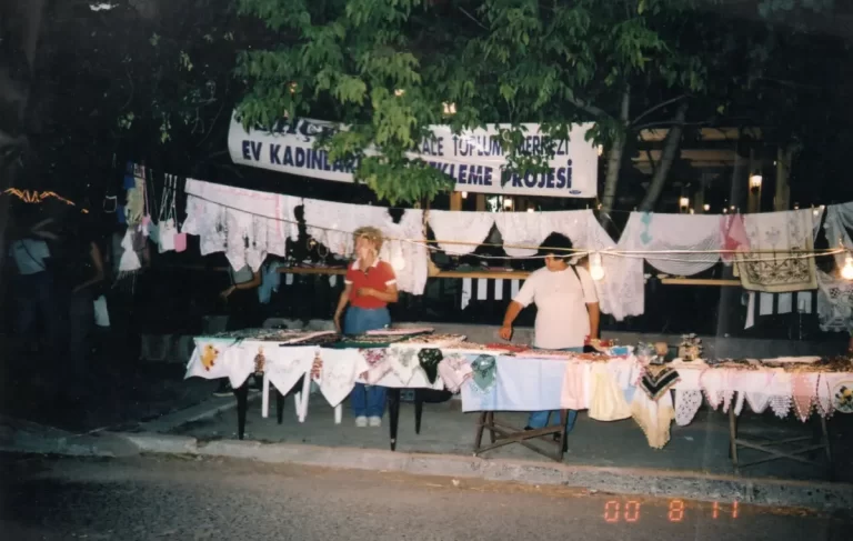 Ev Kadınları İçin Küçük El Sanatları Atölyesi Oluşturma Projesi